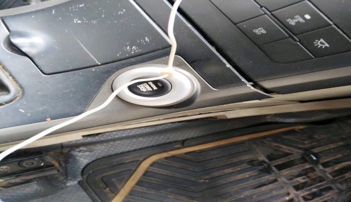 2017 Mahindra XUV500 W10, Diesel, Manual, 1,16,808 km, interior