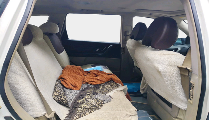 2017 Mahindra XUV500 W10, Diesel, Manual, 1,16,808 km, interior