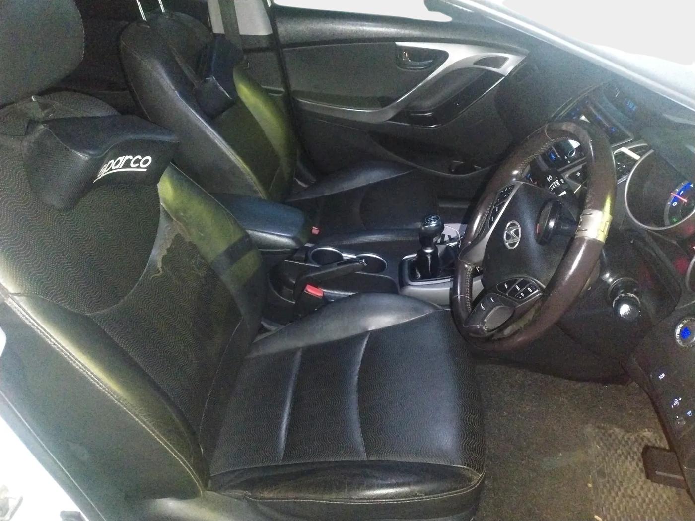 2015 Hyundai New Elantra 1.8 SX MT VTVT, Petrol, Manual, 61,053 km, interior