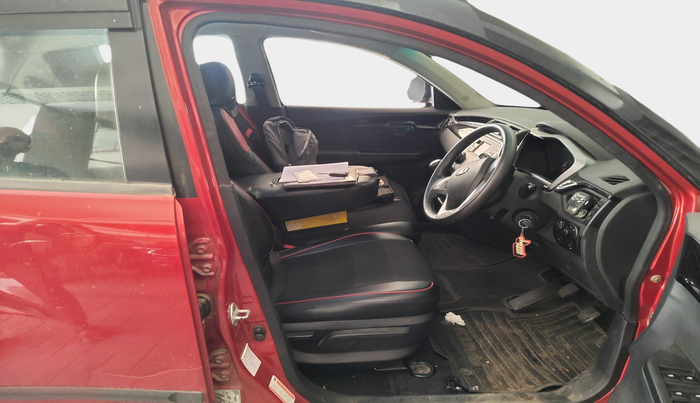 2017 Mahindra Kuv100 K8 D 6 STR, Diesel, Manual, 63,174 km, interior