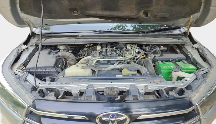 2016 Toyota Innova Crysta 2.4 G 8 STR, Diesel, Manual, 68,840 km, exterior