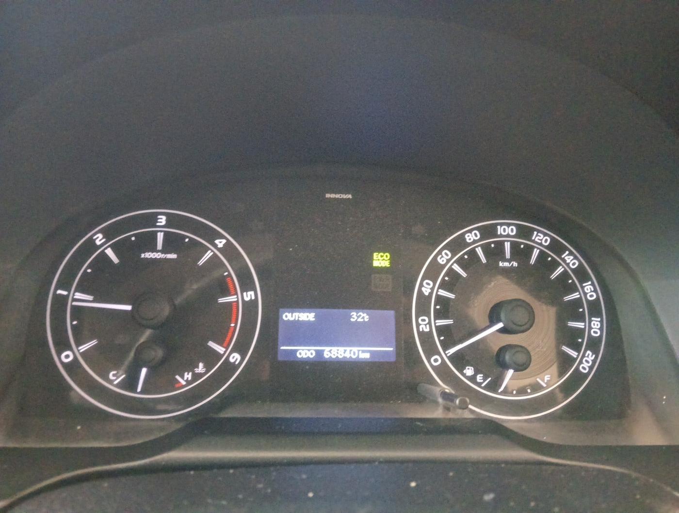 2016 Toyota Innova Crysta 2.4 G 8 STR, Diesel, Manual, 68,840 km, interior