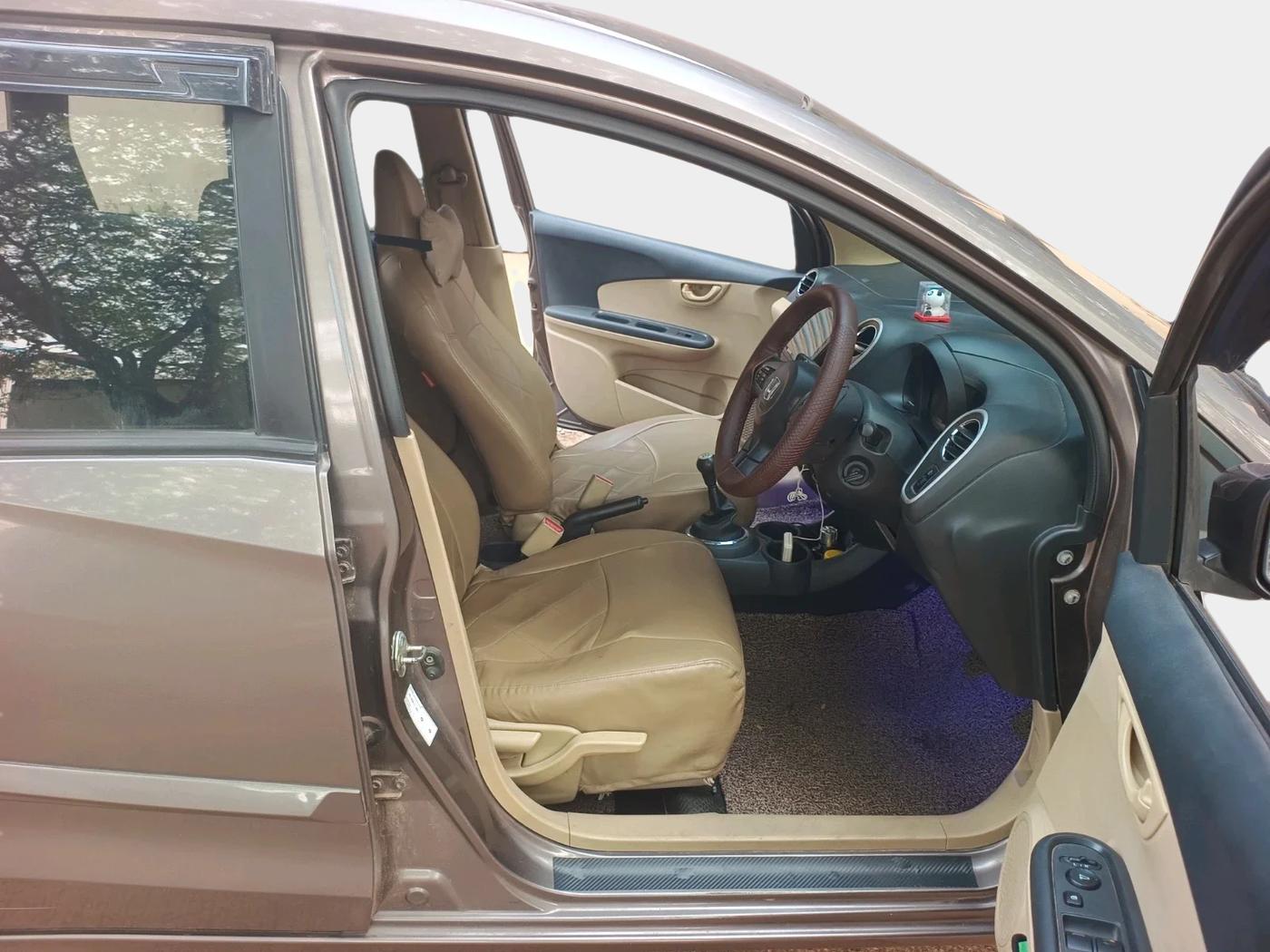 2015 Honda Mobilio 1.5L I-DTEC V, Diesel, Manual, 9,60,000 km, interior