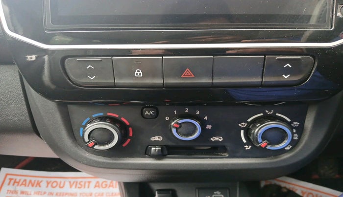 2022 Renault Kwid CLIMBER 1.0 AMT (O) DUAL TONE, Petrol, Automatic, 45,469 km, interior