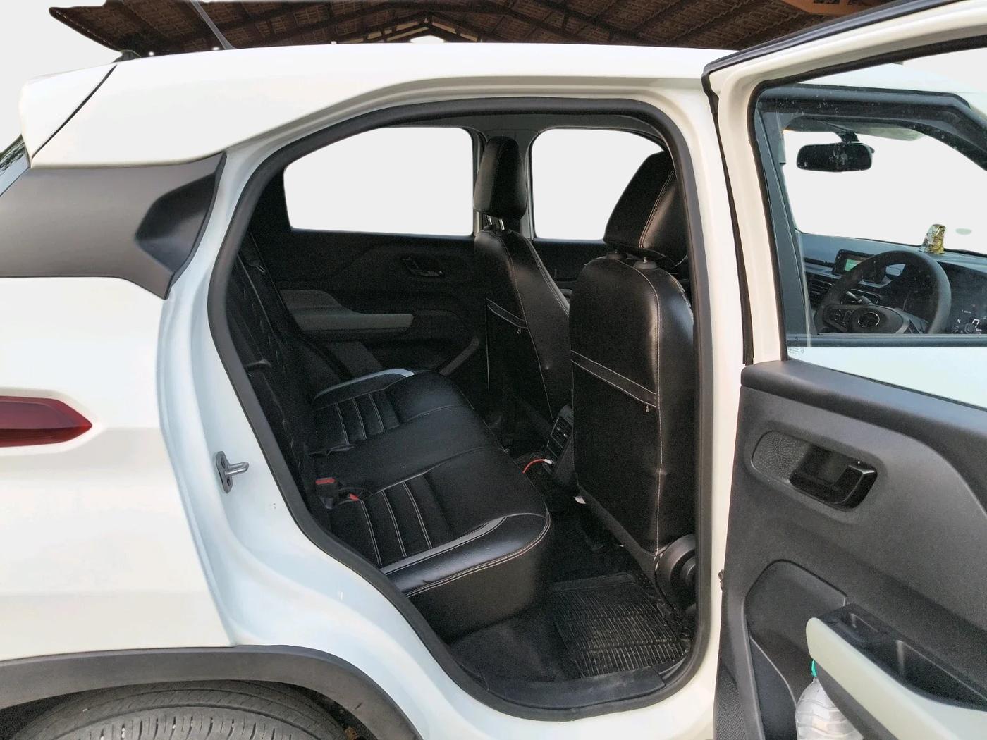 2025 Tata PUNCH ADVENTURE AMT, Petrol, Automatic, 25,098 km, interior