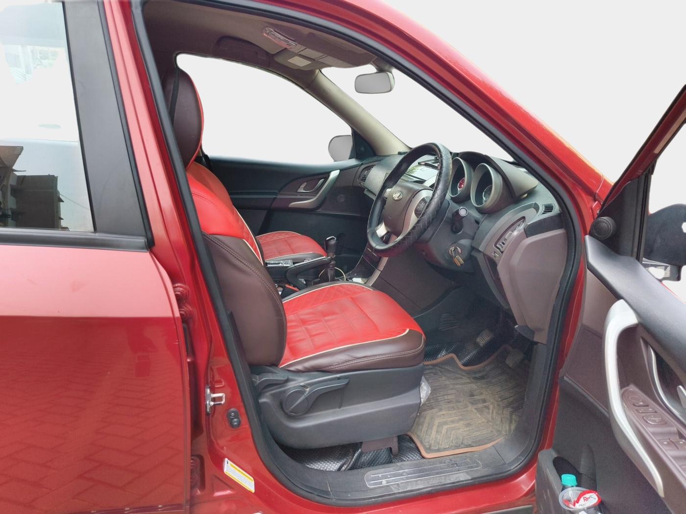 2015 Mahindra XUV500 W6, Diesel, Manual, 90,577 km, interior