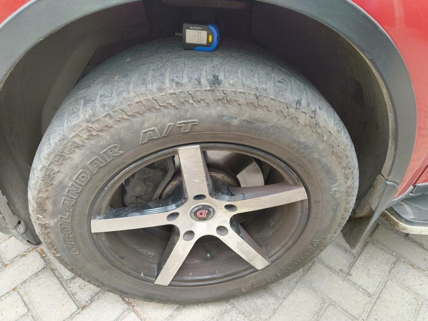 2015 Mahindra XUV500 W6, Diesel, Manual, 90,577 km, tyre