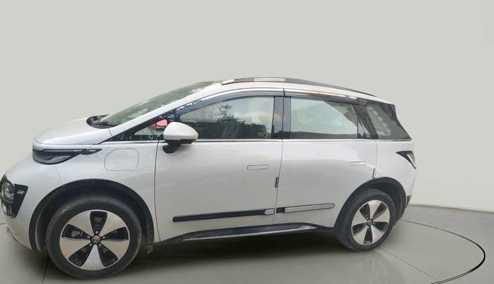 2025 MG Windsor EV Essence, Electric, Automatic, 14,711 km, exterior