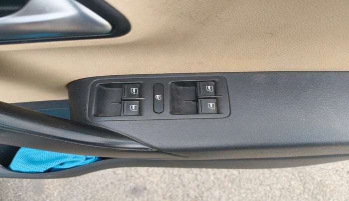 2016 Volkswagen Polo HIGHLINE1.5L, Diesel, Manual, 76,336 km, interior