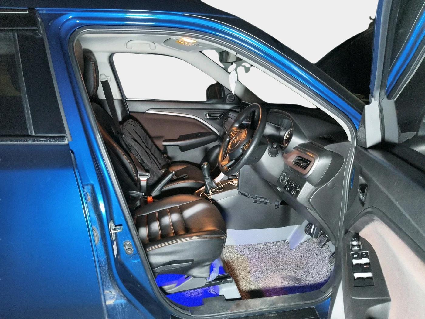 2022 Maruti BREZZA ZXI SMART HYBRID , Petrol, Manual, 35,107 km, interior