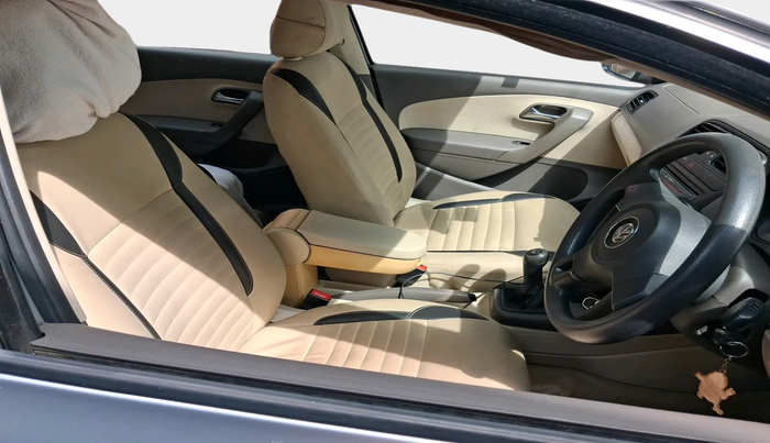 2011 Volkswagen Vento TRENDLINE 1.6, Petrol, Manual, 1,17,332 km, interior