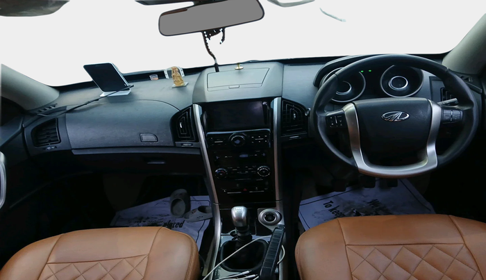 2018 Mahindra XUV500 W7, Diesel, Manual, 66,846 km, interior