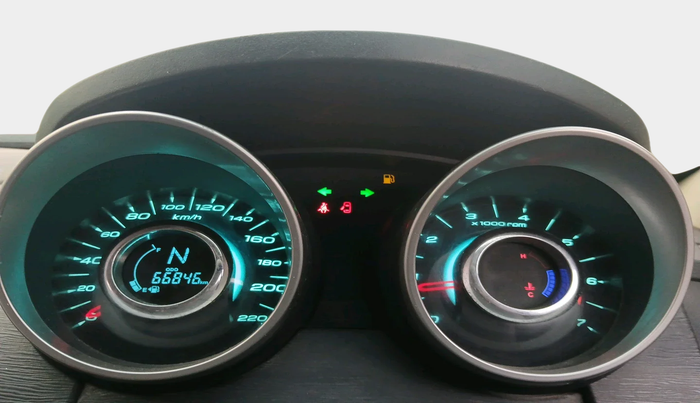 2018 Mahindra XUV500 W7, Diesel, Manual, 66,846 km, interior