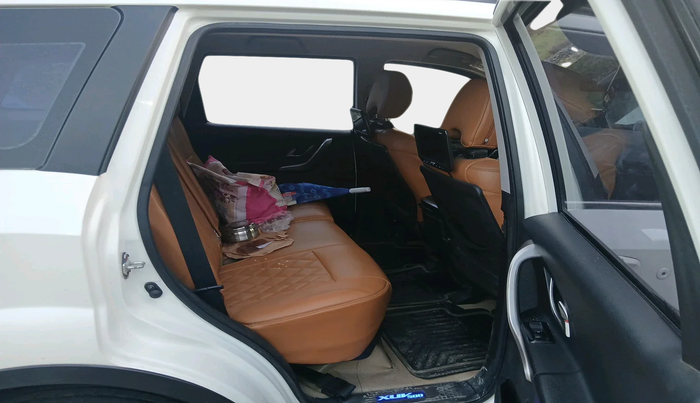 2018 Mahindra XUV500 W7, Diesel, Manual, 66,846 km, interior