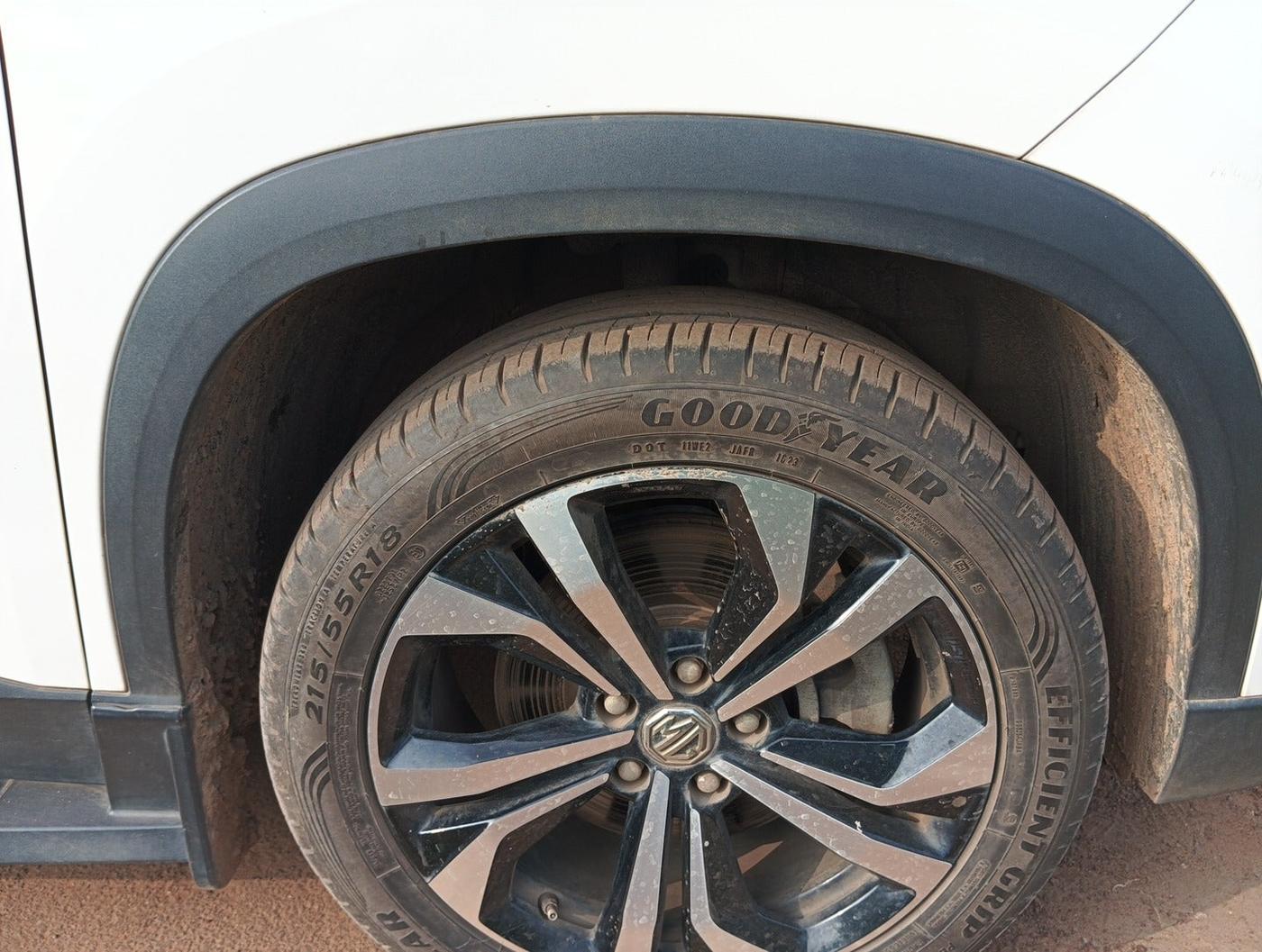 2023 MG HECTOR PLUS SAVVY PRO 1.5 TURBO CVT 7 STR, Petrol, Automatic, 15,049 km, tyre