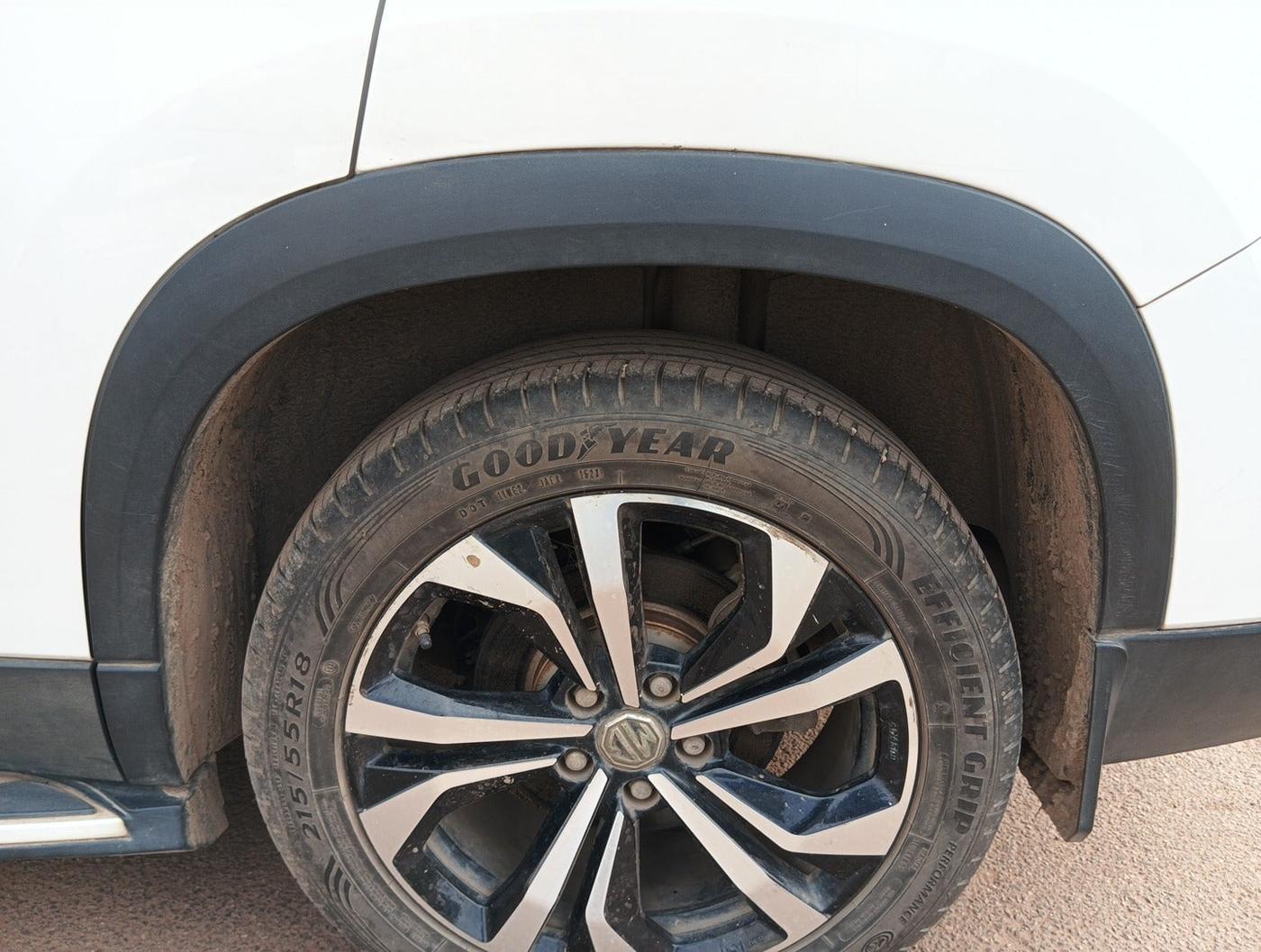 2023 MG HECTOR PLUS SAVVY PRO 1.5 TURBO CVT 7 STR, Petrol, Automatic, 15,049 km, tyre