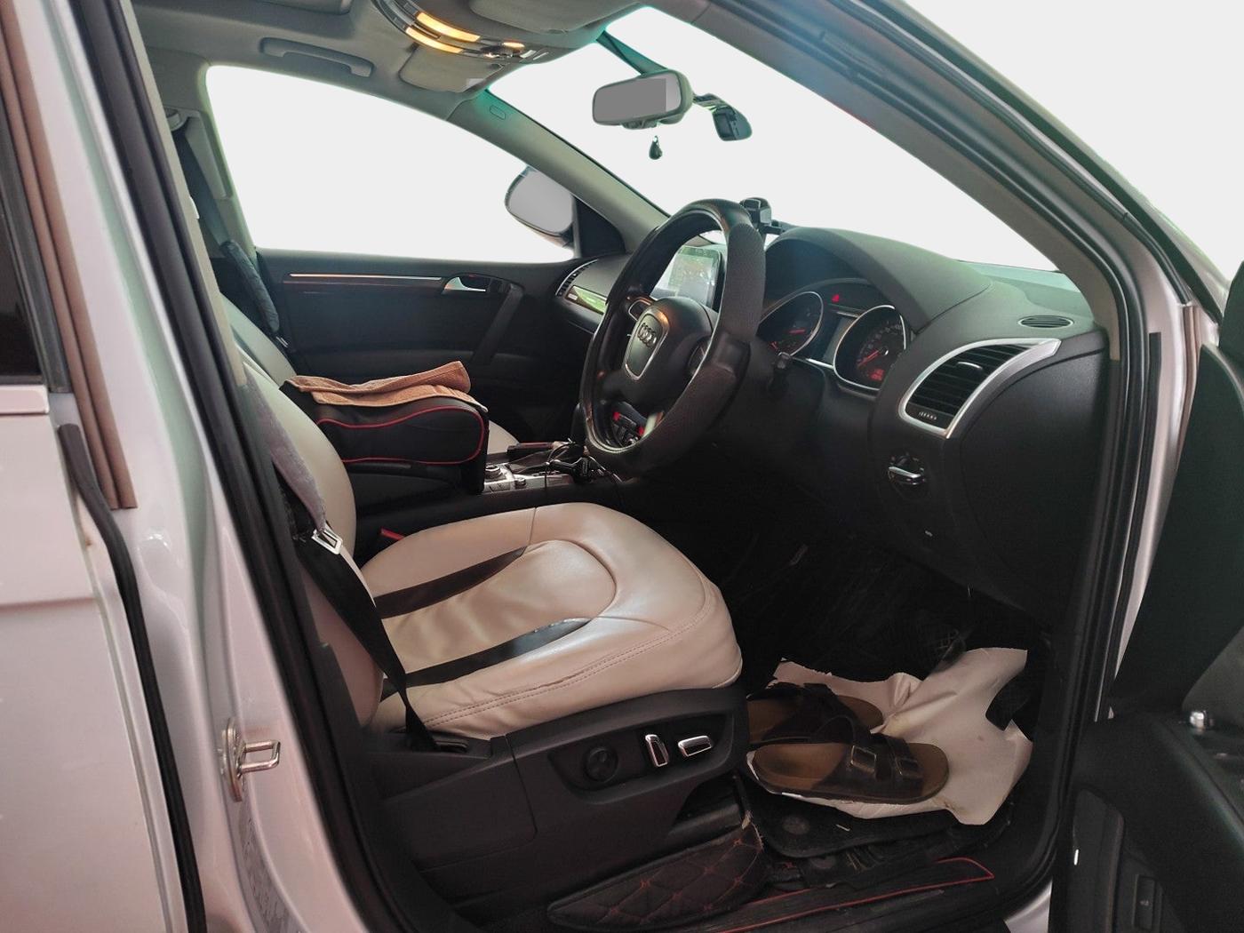 2010 Audi Q7 4.2 TDI QUATTRO, Diesel, Automatic, 1,33,554 km, interior
