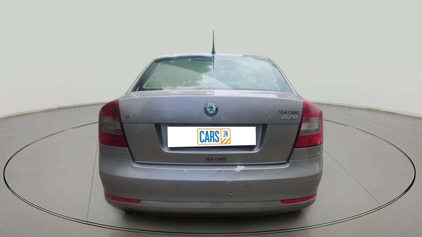 2011 Skoda Laura AMBITION 2.0 TDI CR AT, Diesel, Automatic, 1,54,297 km, exterior