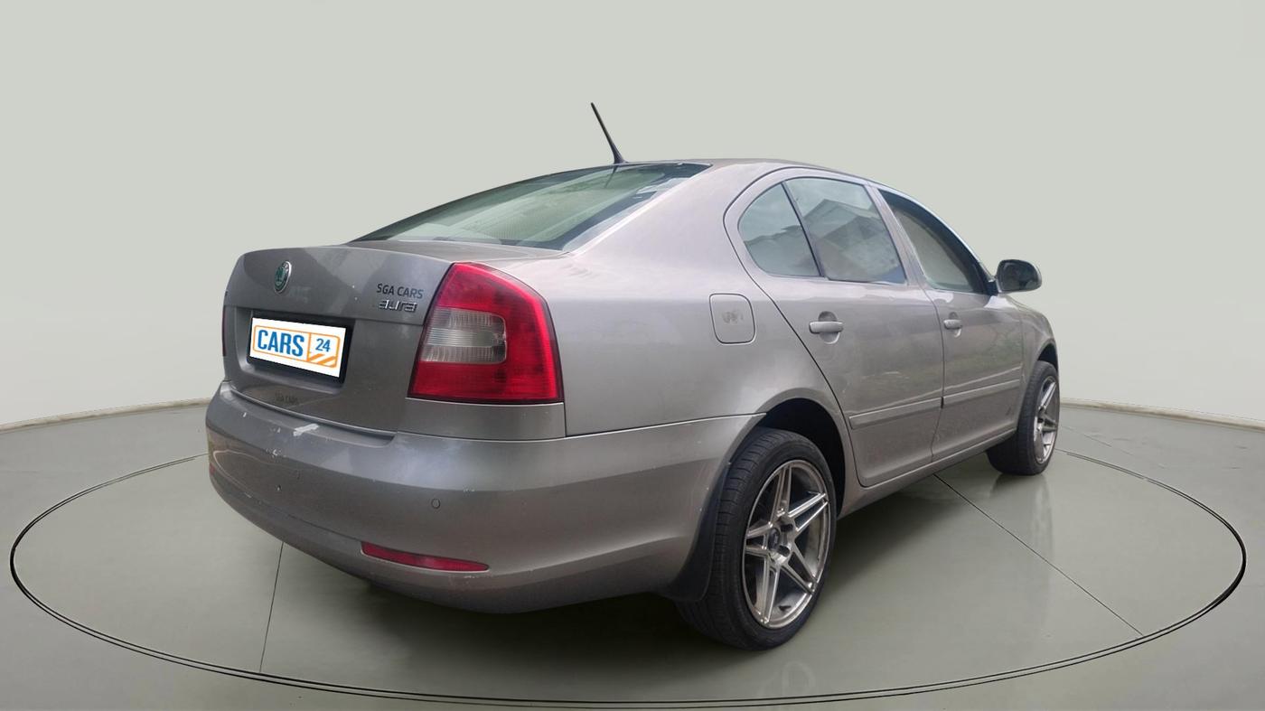 2011 Skoda Laura AMBITION 2.0 TDI CR AT, Diesel, Automatic, 1,54,297 km, exterior