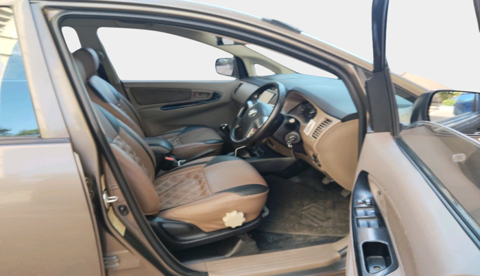 2015 Toyota Innova 2.5 GX 8 STR, Diesel, Manual, 1,45,000 km, interior