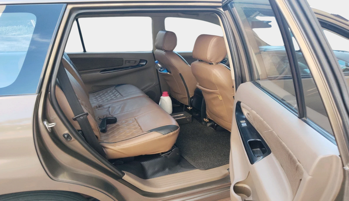 2015 Toyota Innova 2.5 GX 8 STR, Diesel, Manual, 1,45,000 km, interior