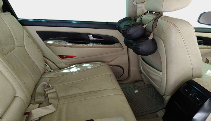 2013 Ssangyong Rexton RX7, Diesel, Automatic, 1,05,995 km, interior