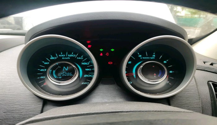 2015 Mahindra XUV500 W10, Diesel, Manual, 1,25,086 km, interior