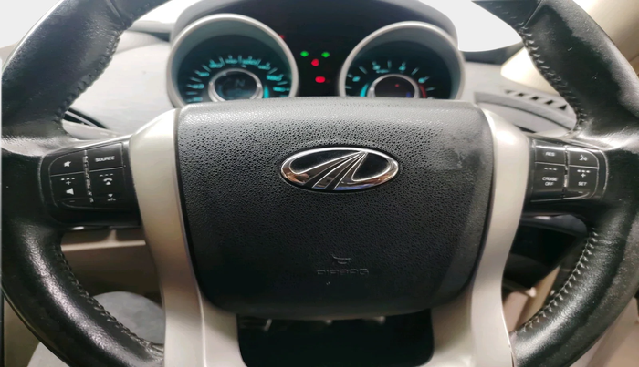 2015 Mahindra XUV500 W10, Diesel, Manual, 1,25,086 km, interior