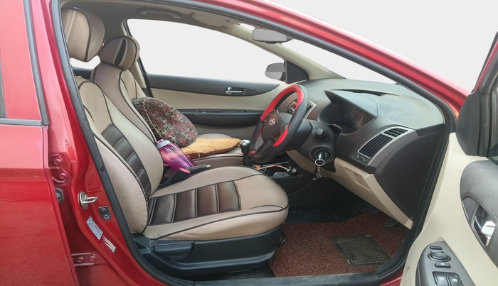 2013 Hyundai i20 SPORTZ 1.2, Petrol, Manual, 74,206 km, interior