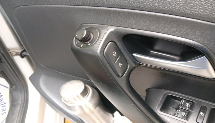 2016 Volkswagen Polo COMFORTLINE 1.2L, Petrol, Manual, 41,817 km, interior