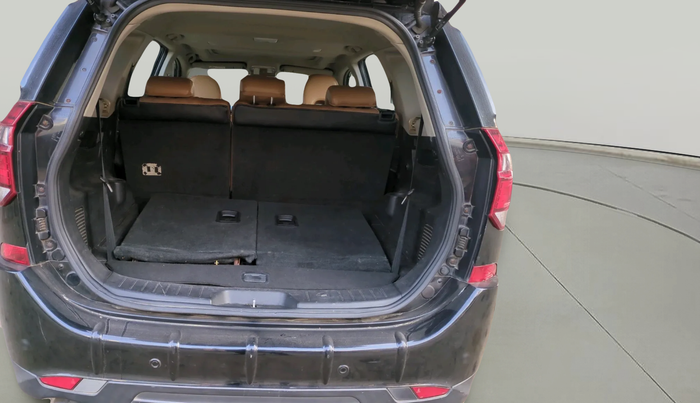 2018 Mahindra XUV500 W11, Diesel, Manual, 1,42,887 km, exterior