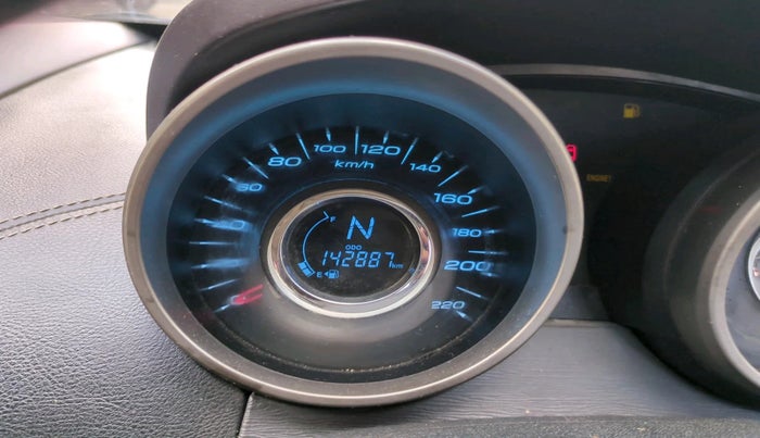 2018 Mahindra XUV500 W11, Diesel, Manual, 1,42,887 km, interior