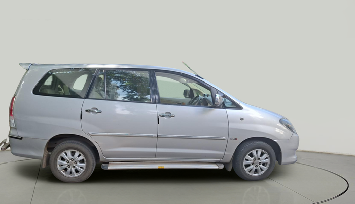 2011 Toyota Innova V 2.5 7 STR, Diesel, Manual, 1,36,959 km, exterior