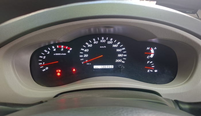 2011 Toyota Innova V 2.5 7 STR, Diesel, Manual, 1,36,959 km, interior
