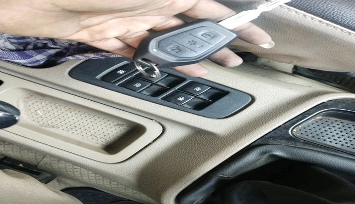 2016 Mahindra TUV300 T8, Diesel, Manual, 64,869 km, interior