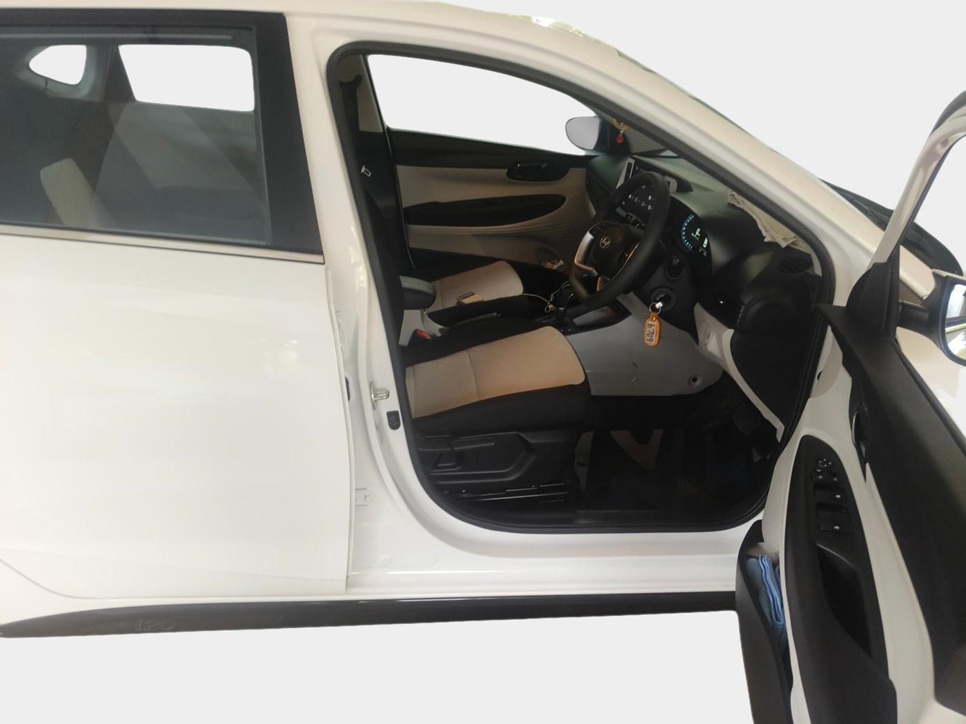 2024 Hyundai NEW I20 SPORTZ 1.2 IVT, Petrol, Automatic, 1,931 km, interior