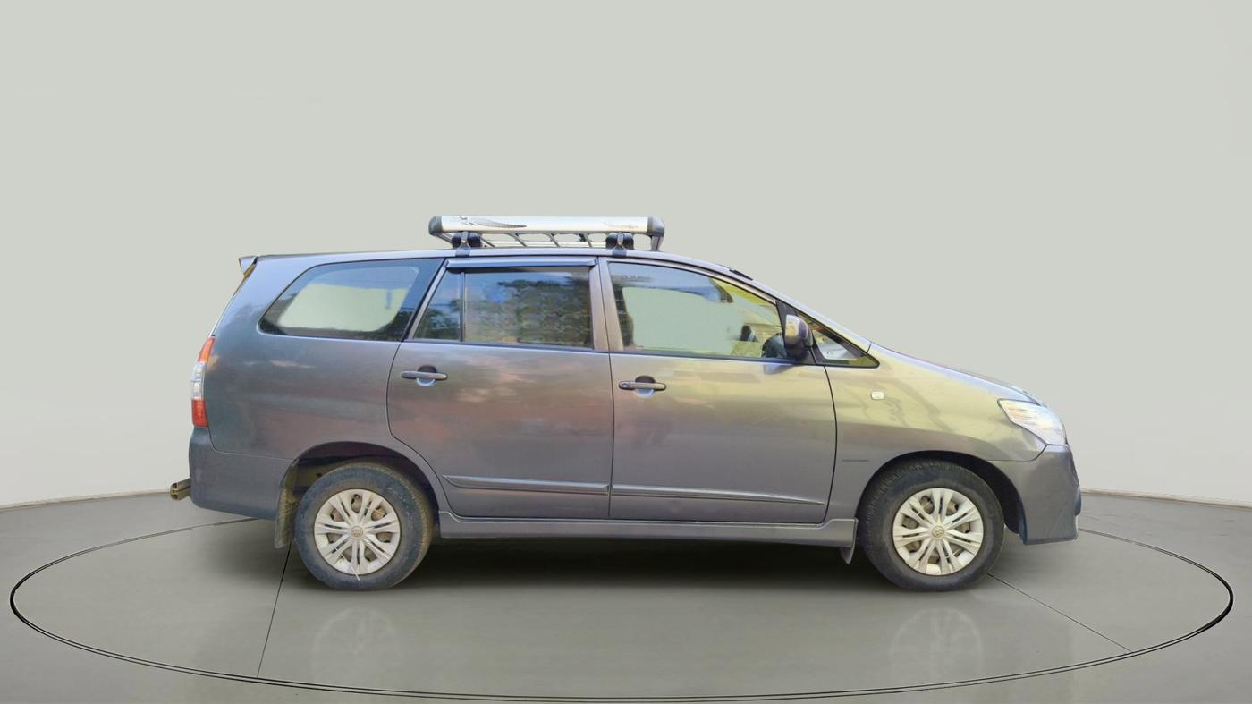 2013 Toyota Innova 2.5 GX 8 STR, Diesel, Manual, 2,30,000 km, exterior