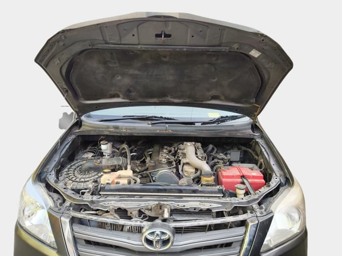2013 Toyota Innova 2.5 GX 8 STR, Diesel, Manual, 2,30,000 km, exterior