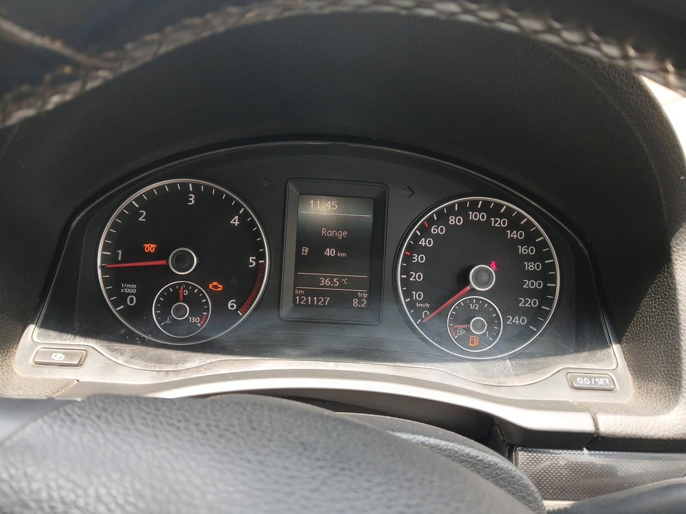 2011 Volkswagen Jetta TRENDLINE 2.0L TDI, Diesel, Manual, 1,21,127 km, interior