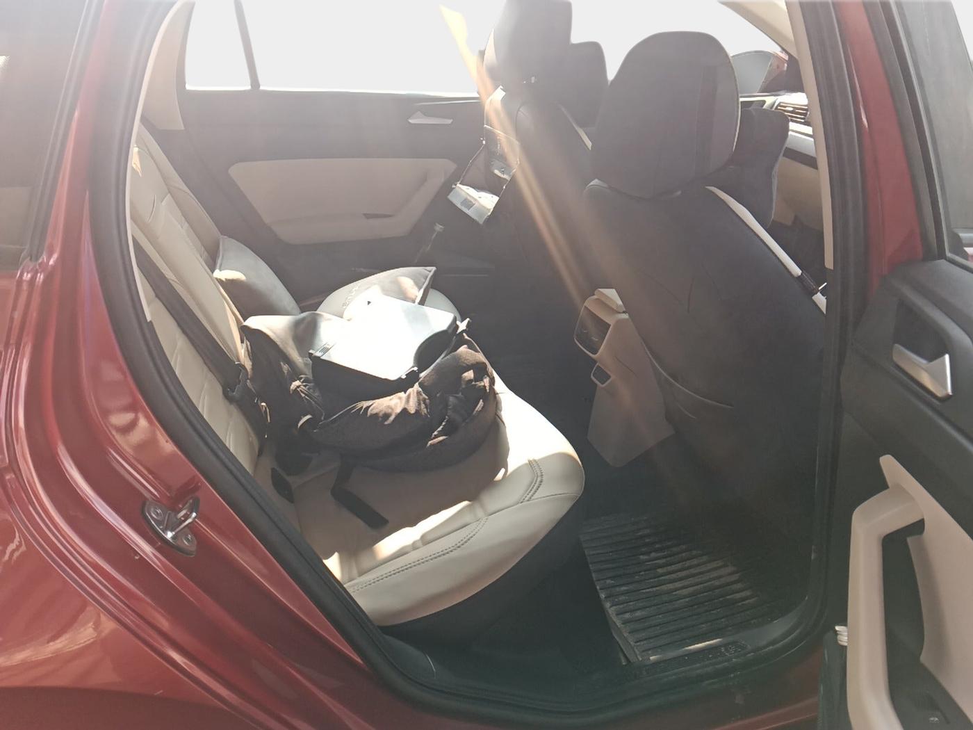 2022 Volkswagen VIRTUS HIGHLINE TSI 1.0 AT, Petrol, Automatic, 34,819 km, interior