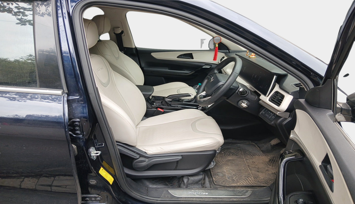 2022 Mahindra XUV700 AX 5 P MT 7 STR, Petrol, Manual, 46,158 km, interior