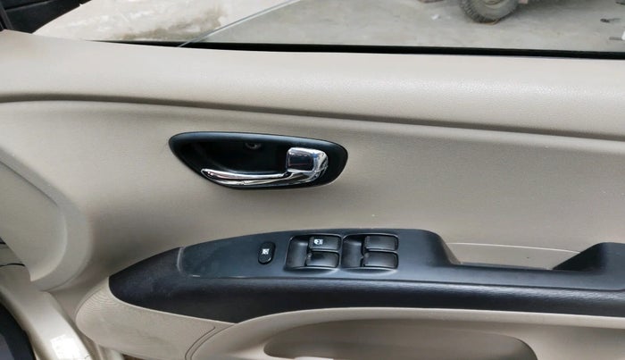 2012 Hyundai i10 MAGNA 1.1 LPG, Petrol, Manual, 35,996 km, interior