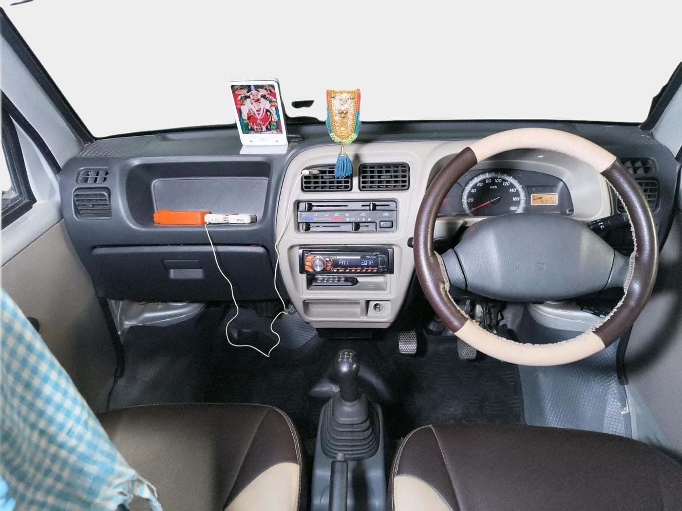 2015 Maruti Eeco 5 STR, Petrol, Manual, 75,973 km, interior