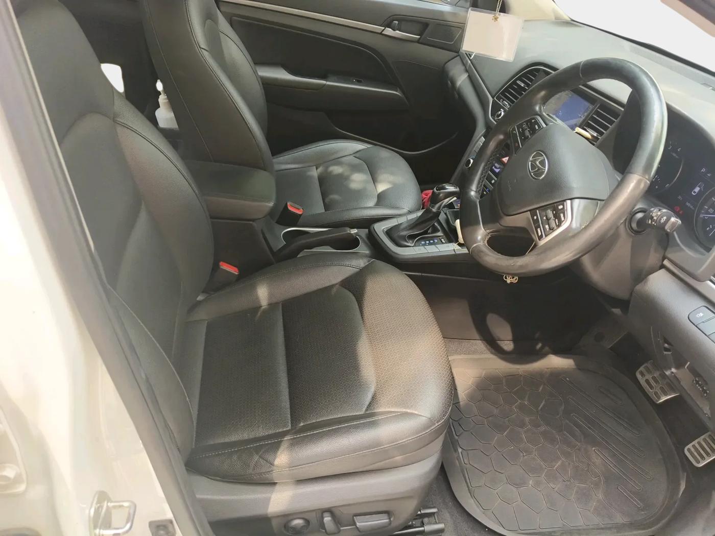 2017 Hyundai New Elantra 2.0 SX(O) AT PETROL, Petrol, Automatic, 54,914 km, interior
