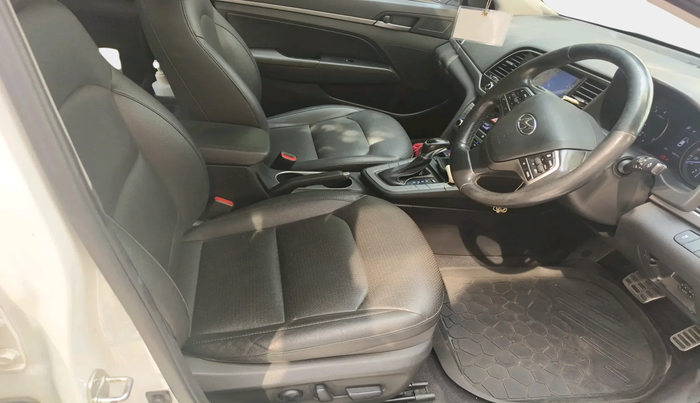 2017 Hyundai New Elantra 2.0 SX(O) AT PETROL, Petrol, Automatic, 54,914 km, interior