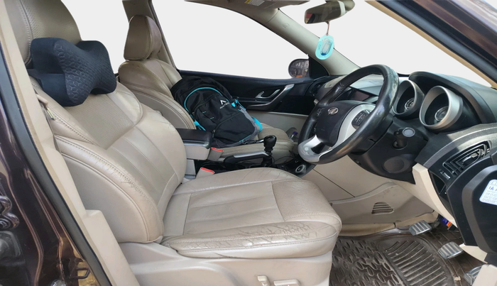 2015 Mahindra XUV500 W10, Diesel, Manual, 1,34,741 km, interior