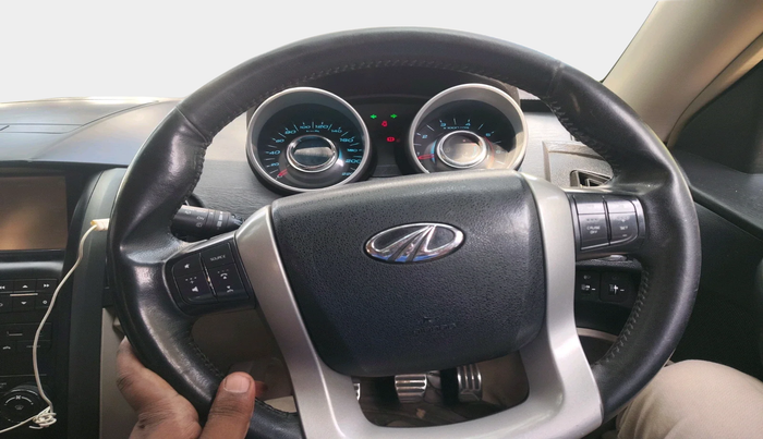 2015 Mahindra XUV500 W10, Diesel, Manual, 1,34,741 km, interior