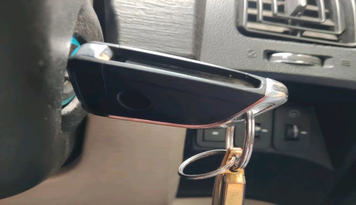 2015 Mahindra XUV500 W8, Diesel, Manual, 75,980 km, interior