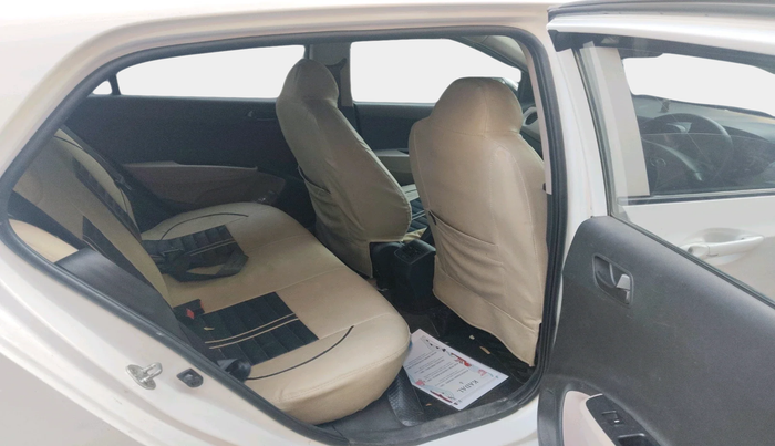 2016 Hyundai Grand i10 MAGNA 1.2 KAPPA VTVT, Petrol, Manual, 1,17,400 km, interior