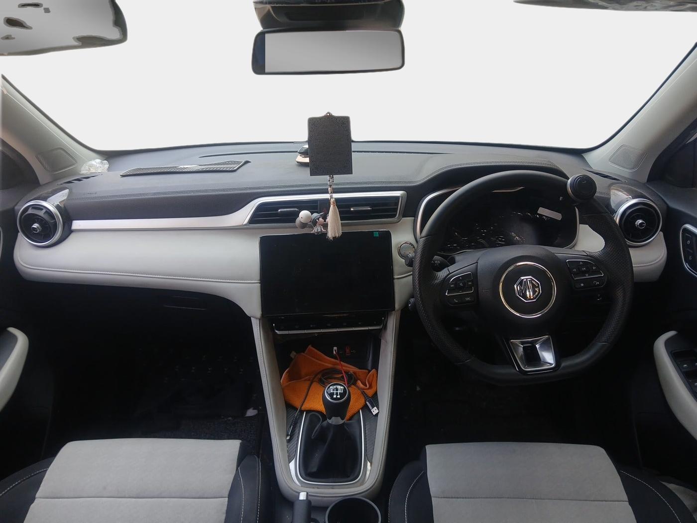 2024 MG ASTOR Select 1.5 MT (Ivory), Petrol, Manual, 7,767 km, interior